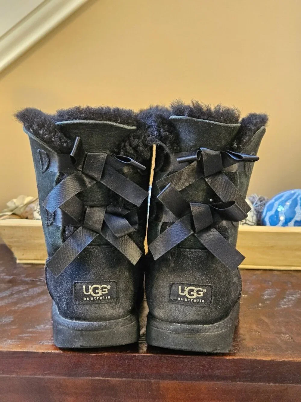UGG Youth/Women's Bailey Bow II Boots, Black, Sz 4